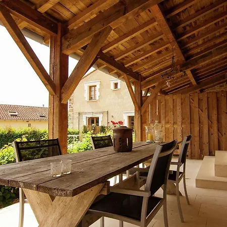 Prázdninový dům Gite With Studio On An Estate With Heated Pool *