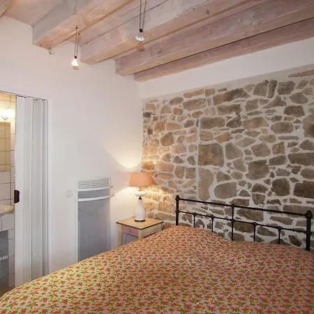 Prázdninový dům Gite With Studio On An Estate With Heated Pool *