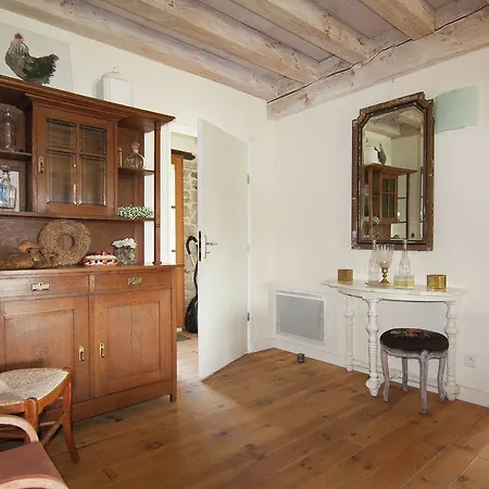 Prázdninový dům Gite With Studio On An Estate With Heated Pool