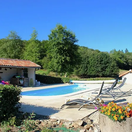 Prázdninový dům Gite With Studio On An Estate With Heated Pool *